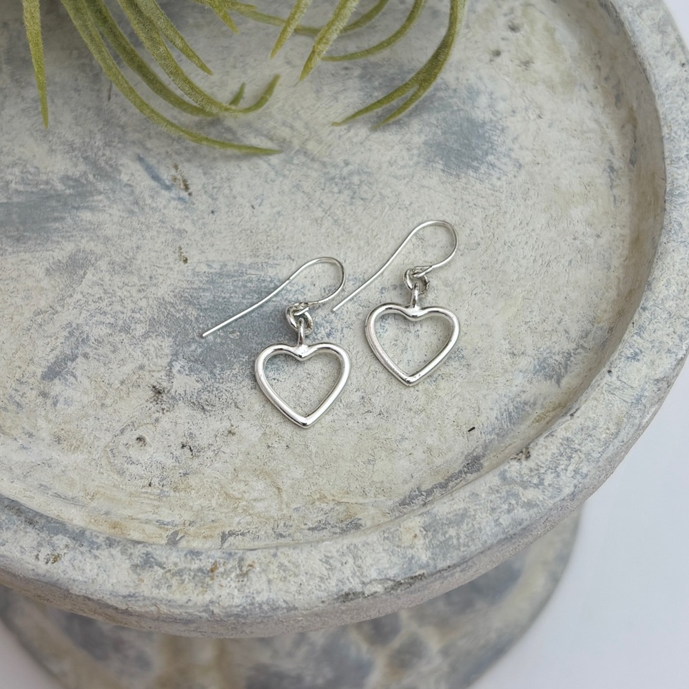 Beautiful Dainty Sterling Silver Heart Earrings “925”